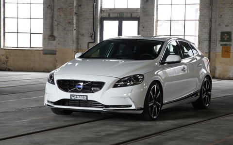 HEICO SPORTIV Volvo Tuning V40 (525) mit schwarzen Streifen, Frontansicht (1)