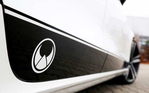 HEICO SPORTIV Volvo Tuning V60 (225) Detail black HEICO stripes (1)